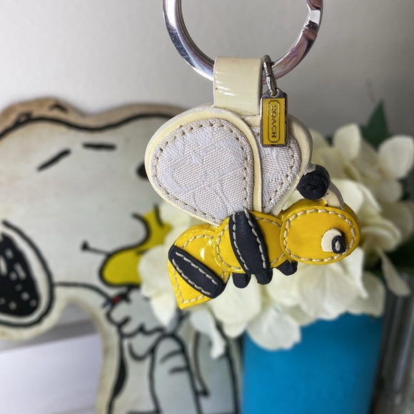 Coach bumblebee key ring fob - Picture 6 of 7